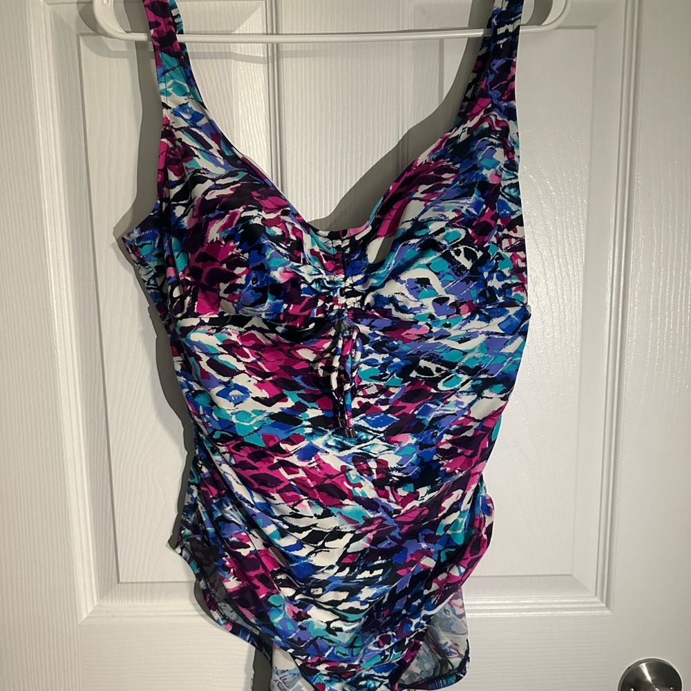 One piece women’s swim/bathing suit